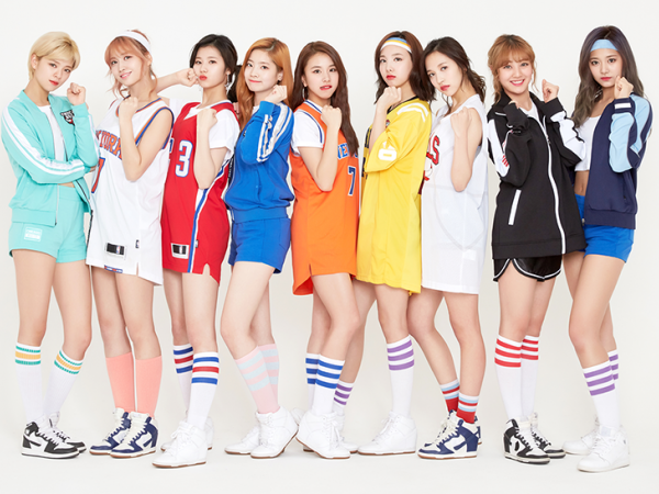 Không thể tin được, các nghệ sĩ nhà YG đều là "fan bự" của nhóm TWICE