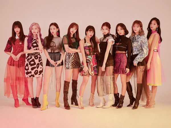 Sau tất cả, TWICE chính thức là nhóm nữ bán được nhiều album nhất lịch sử K-Pop