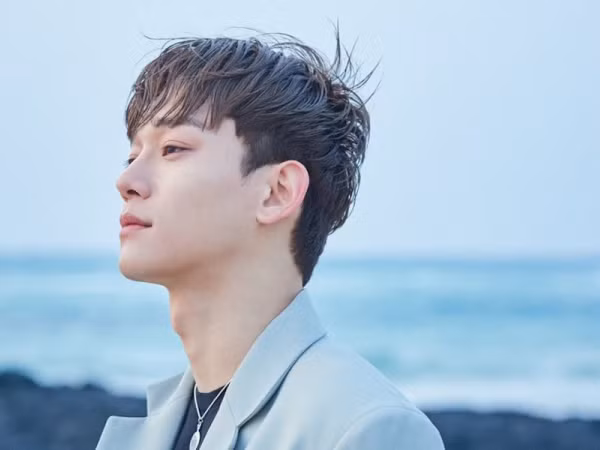 Fan ngỡ ngàng thấy SM Ent làm phụ đề tiếng Việt cho ca khúc solo của Chen (EXO)