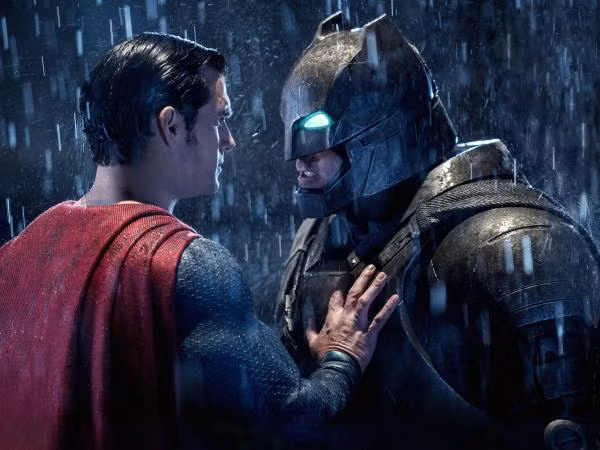 Quá bất ngờ khi "Batman v Superman" thắng lớn tại giải... Mâm Xôi Vàng