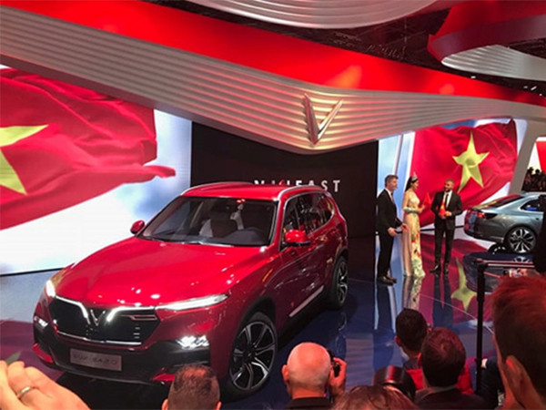 VinFast chính thức ra mắt hai mẫu xe tại "Paris Motor Show 2018"