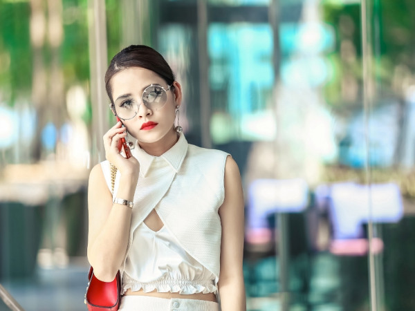 Soi phong cách ăn diện của Chi Pu với vai diễn Hạ Linh trong "She Was Pretty" bản Việt