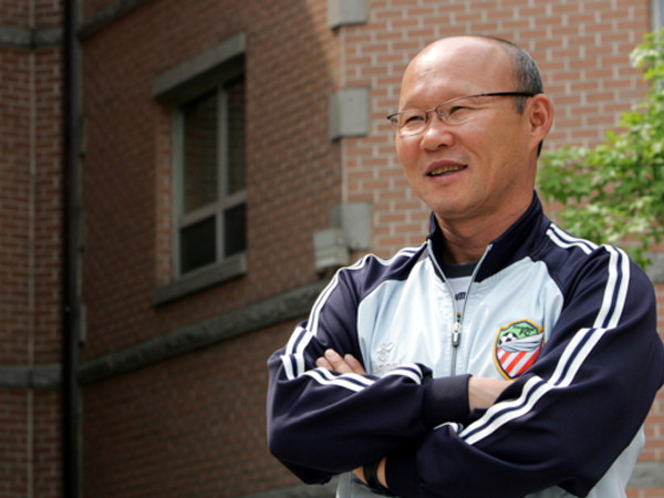 HLV Park trả lời báo Hàn: "Tôi chỉ là HLV bình thường, muốn làm những người xung quanh hạnh phúc"