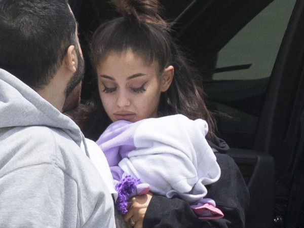 Ngay bây giờ và cả sau này, xin đừng đùa cợt trên nỗi đau của Ariana Grande!