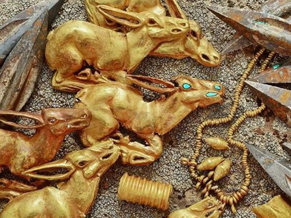 Phát hiện kho báu chứa 3.000 món trang sức bằng vàng