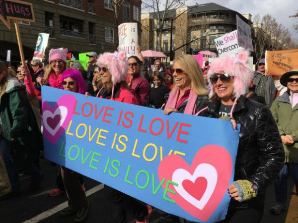Những thông điệp về nữ quyền mạnh mẽ nhất trong ngày "Women's March"