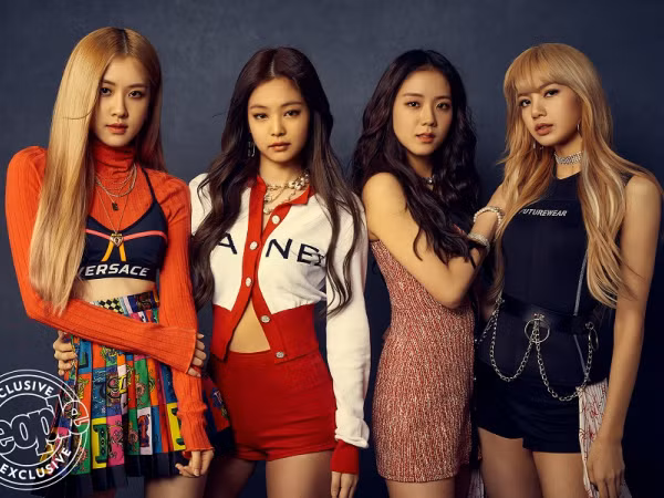 Bất ngờ chưa, đây chính là những món đồ bất ly thân của bốn cô nàng Black Pink