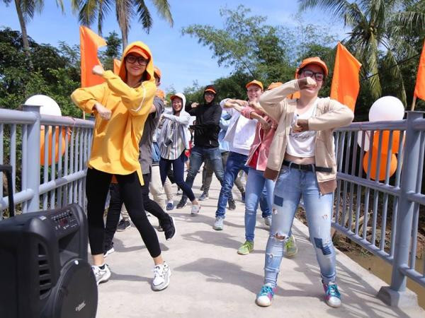 Dàn thí sinh "Thử thách cùng bước nhảy" khoe vũ đạo tại Bến Tre