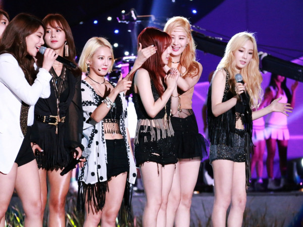 Suốt 10 năm qua, các cô gái SNSD vẫn luôn nhớ che tai giúp Sunny mỗi khi có pháo bông 