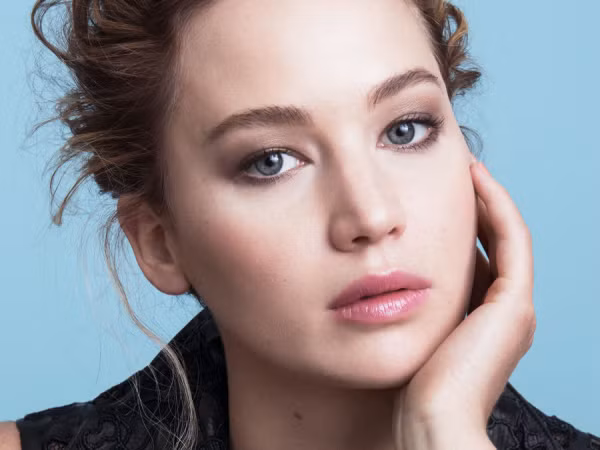 Sau những đồn đoán, Jennifer Lawrence thừa nhận cô đã trở thành “Hoa có chủ”