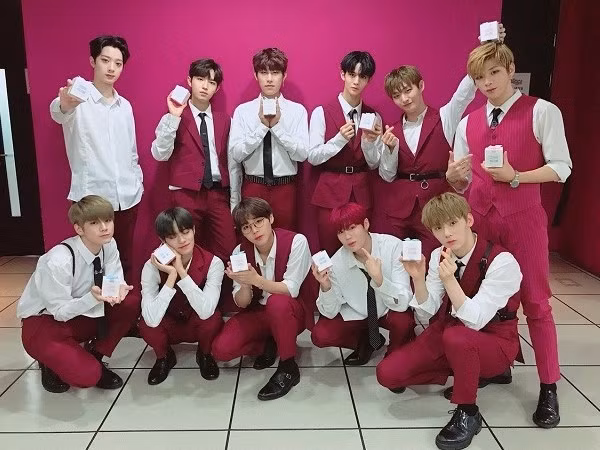 Lý do khiến Wannables phản ứng gay gắt trước động thái của công ty chủ quản về vấn đề fan cuồng