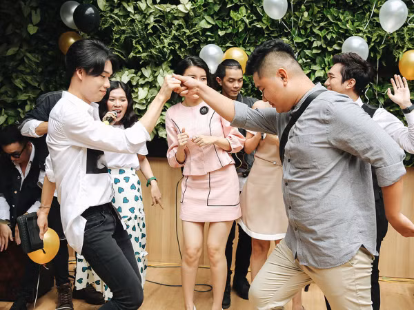 Trương Quỳnh Anh, Nam Thư cùng loạt sao Việt hẹn nhau uống trà sữa và ca hát tưng bừng