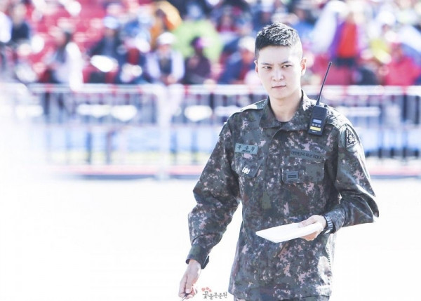 Bốn mỹ nam thân thiện đáng yêu bỗng dưng thành trợ lý nghiêm túc trong quân đội 