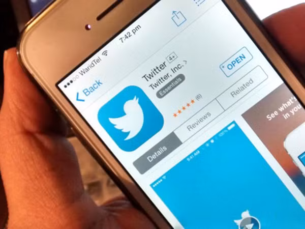 Huawei đăng tweet chúc mừng năm mới bằng iPhone