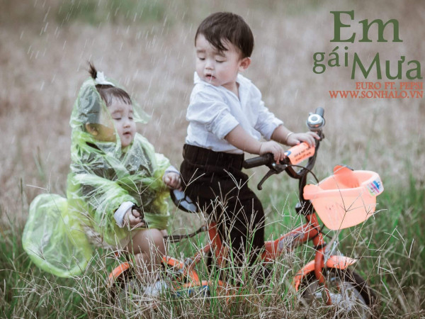 Bộ ảnh "Em gái mưa" phiên bản "baby 1 tuổi" khiến dân tình tan chảy vì quá dễ thương