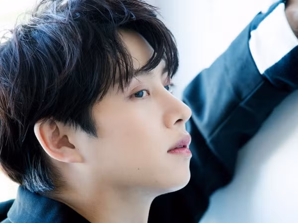 Đến "siêu sao vũ trụ" như Heechul đọc tin đồn về chính mình mà chẳng hề nhận ra