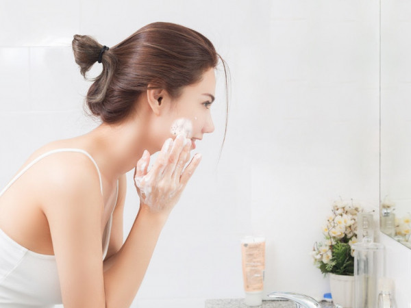Thôi đừng than thở nữa, hãy học cách sống chung với da dầu đi thôi