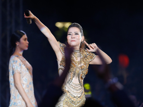 Thu Minh tích cực tung hoành showbiz sau 3 tháng vi vu tại trời Tây