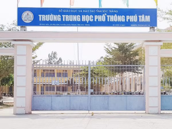 Hiệu trưởng xin lỗi vì “mắng” học sinh là “quân phản bội”