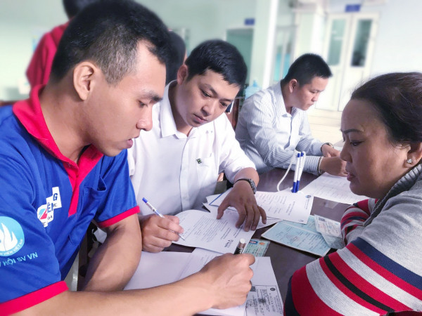 Mở cửa tương lai cho tân sinh viên có hoàn cảnh khó khăn