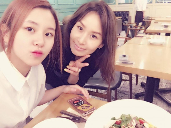 Những idol này đúng là bản sao hoàn hảo của bố mẹ mình, nhìn một cái là nhận ra ngay