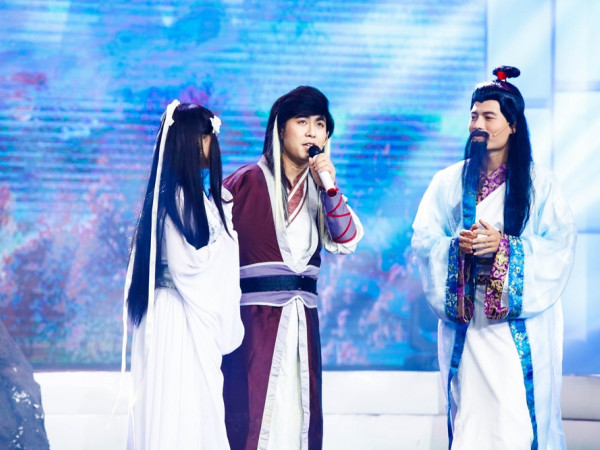 Akira Phan hóa Dương Quá ngộ nghĩnh tại ‘Cặp đôi hài hước 2018’