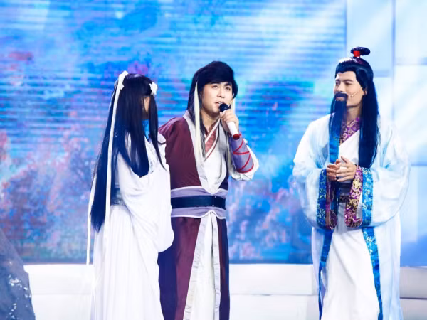 Akira Phan hóa Dương Quá ngộ nghĩnh tại ‘Cặp đôi hài hước 2018’