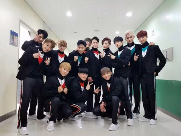 Ngưỡng mộ cách xử lý của Pledis sau sự cố màu đại diện giữa Wanna One và SEVENTEEN