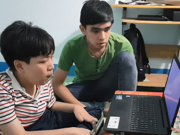 Nghị lực và ước mơ của chàng sinh viên khuyết tật