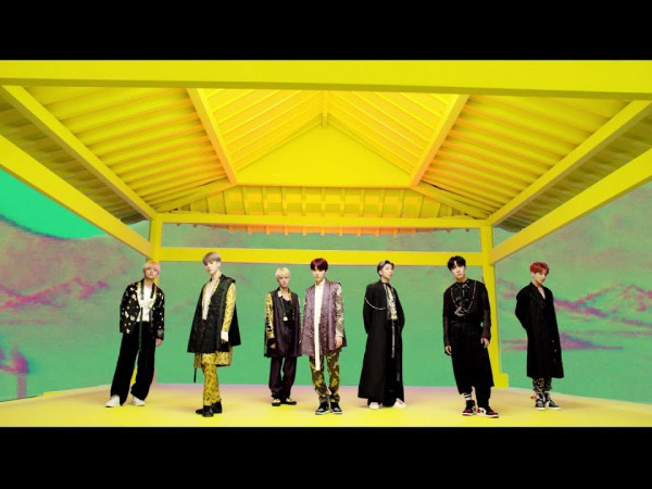 Giật mình khi BTS bất ngờ "đánh úp" với teaser "IDOL" trước ngày album lên kệ 