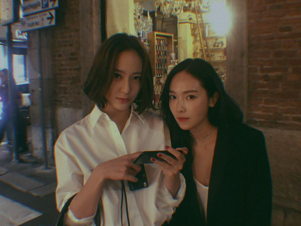 Chẳng thể ngờ kiểu tóc ngắn khiến Krystal nhìn già dặn hơn cả chị gái Jessica
