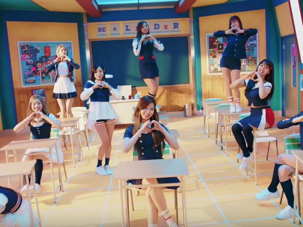 Bất chấp việc bị chê tơi bời, hit mới của TWICE vẫn đem về lợi nhuận "khủng"