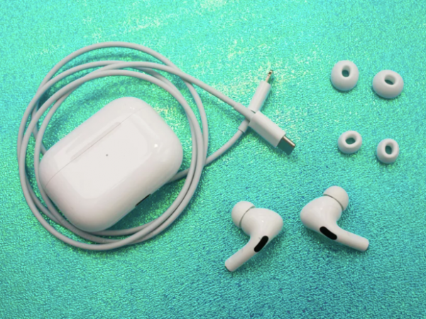 AirPods Pro đắt đỏ nhưng vẫn cháy hàng dịp mua sắm cuối năm