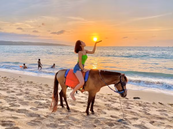 Thuý Ngân khoe dáng cực chuẩn, hào hứng khám phá "thiên đường" Bali