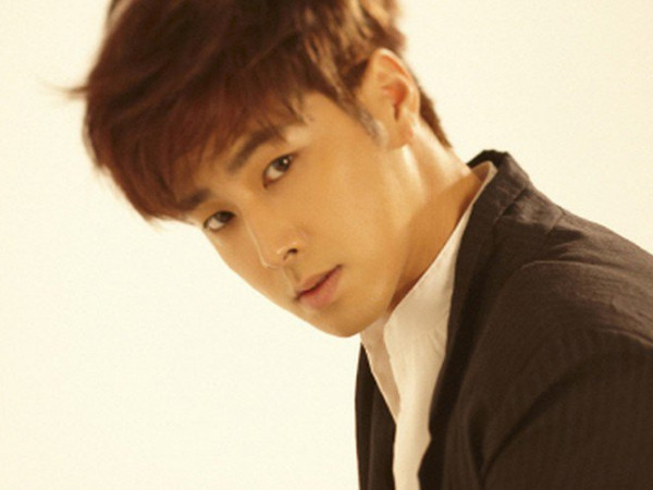 Fan hô biến tên của Yunho (TVXQ) thành... "thần chú xua mệt mỏi"