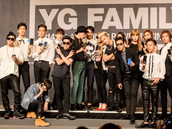 Ai cũng mừng khi cuối cùng, YG Ent đã không còn dùng “lịch sao Hỏa” nữa rồi!