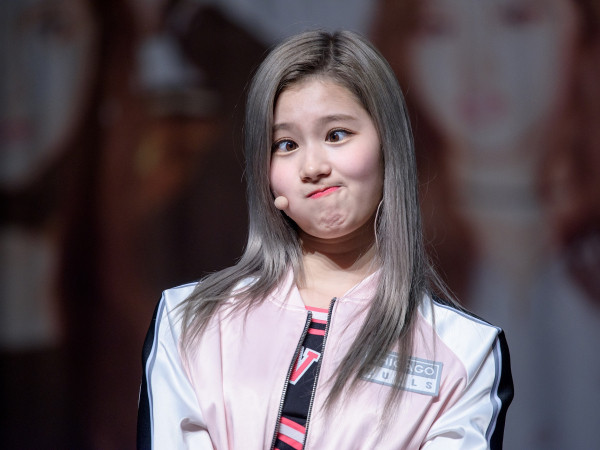 Chỉ cần bị chụp nhầm thời điểm thôi, idol K-Pop đã có ngay những tấm ảnh để đời