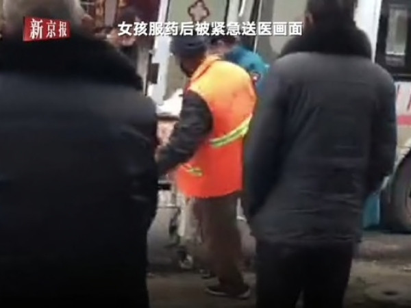 Trung Quốc: Không có điện thoại để học online, nữ sinh uống thuốc trừ sâu tự tử