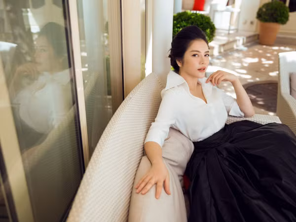 Lý Nhã Kỳ gây chú ý với bộ ảnh thời trang mang phong cách quý tộc châu Âu