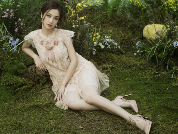 Jun Vũ khoe vẻ đẹp mong manh trong bộ ảnh mới khiến fan "lụy tim"