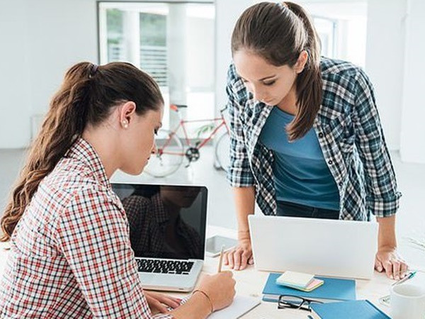 Nở rộ dịch vụ gia sư cho… phụ huynh tại Anh