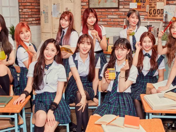 Hai thành viên nhóm PRISTIN ngập trong chỉ trích vì một tấm ảnh selfie đăng trên mạng xã hội