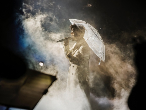 Hà Anh Tuấn xúc động hát tặng fan mất vì bệnh tim trong concert tại Đà Lạt