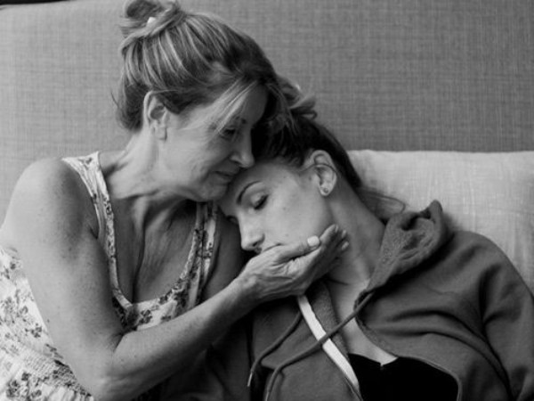 Hối hận vì đã đánh con gái sau khi "come out", người mẹ viết "tâm thư" nhờ dân mạng tìm con