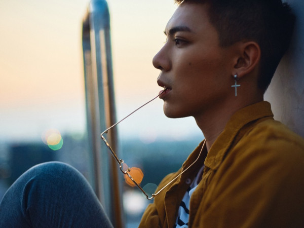 Erik tung teaser MV sau khi bản hit "Chạm đáy nỗi đau" cán mốc 10 triệu lượt nghe 