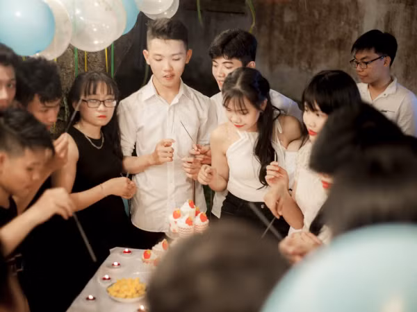 Vụ kỷ yếu “thảm họa” 8 triệu đồng: Đại diện lớp tiếp tục “bắt lỗi” lời phân trần của “nháy”