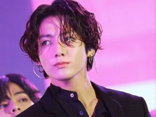 Jungkook chơi lớn nuôi tóc dài chưa lâu, đã có fan đề nghị anh chàng mau cắt tóc 
