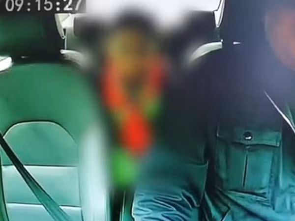 Sợ bị mắng vì không làm bài về nhà, bé gái thuê taxi tới... trại trẻ mồ côi