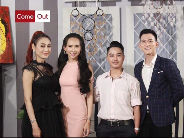 “Come out - Bước ra ánh sáng” - Xúc động với cặp đôi chồng là nữ, vợ là nam