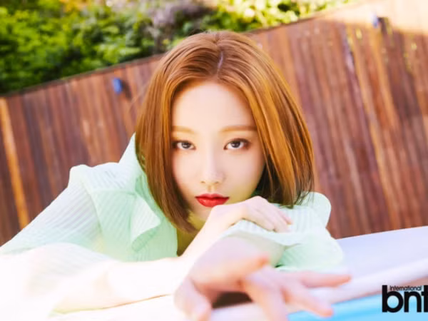 Đến cảm xúc của mình cũng phải che giấu, làm idol đúng là chuyện không dễ
